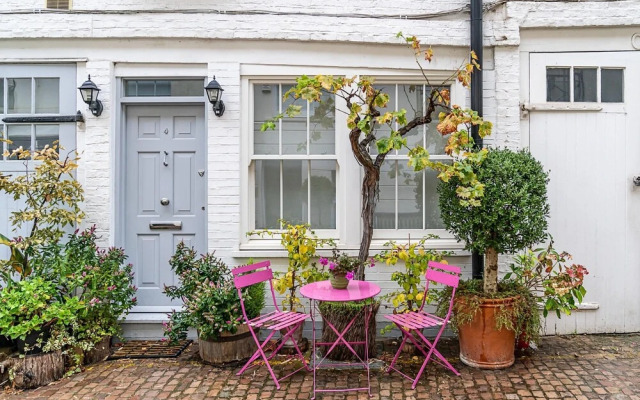 Quiet 2 Bed 2 Bath Mews House South Kensington