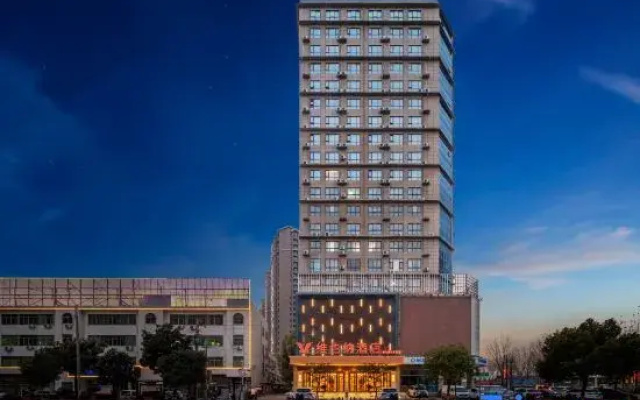 Vienna Hotel (Queshan Longshan Avenue)