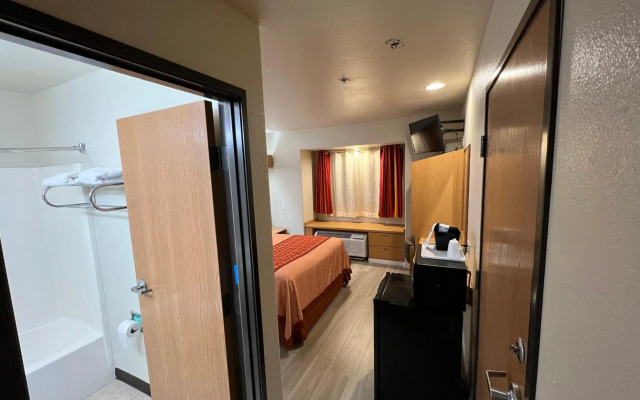 Americas Best Value Inn & Suites Ada