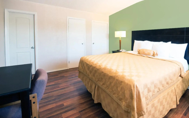 Executive Inn and Kitchenette Suites