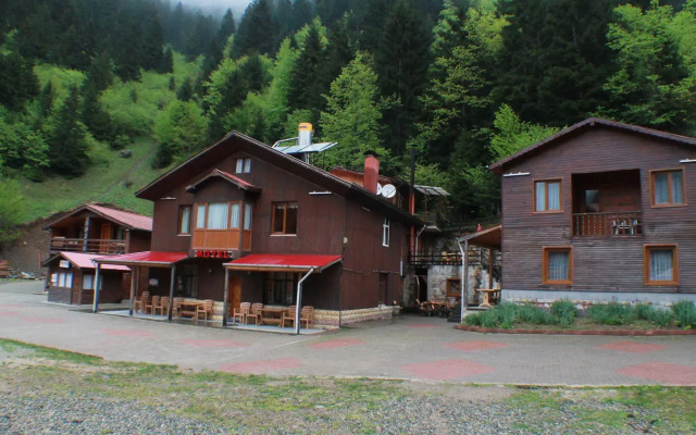 Uzungol Motel