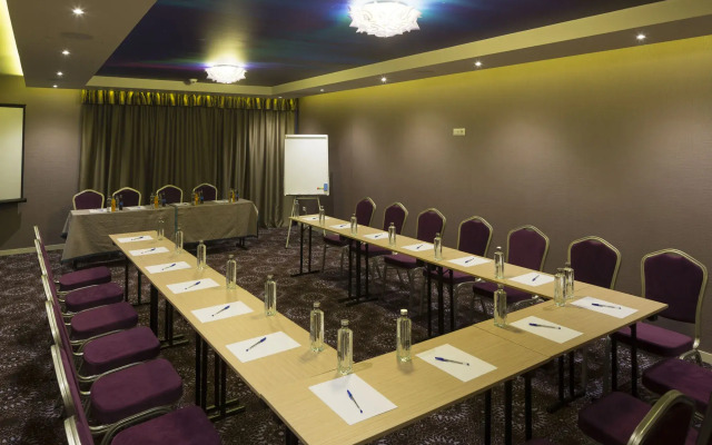 Exclusive Hotel & More