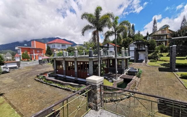 De Villa Istana Bunga by HouseinBandung