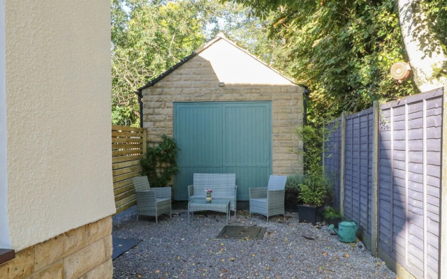 6 Hunters Green Close