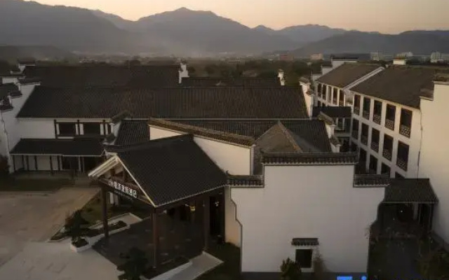 Ninghai Qiantongguzhen Immersing Hotel