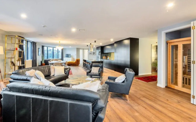 Luxe In The City w Two Car Parks