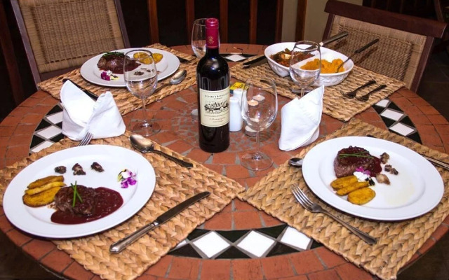 Izapa Bush And Game Lodge