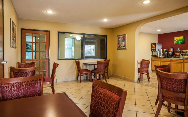 Quality Inn O'Fallon IL - St. Louis