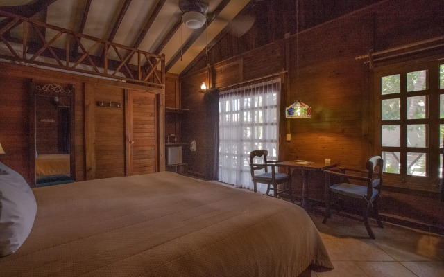 Petit Lafitte Hotel