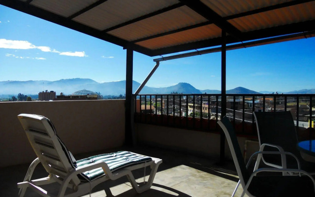 Yuraq Hotel