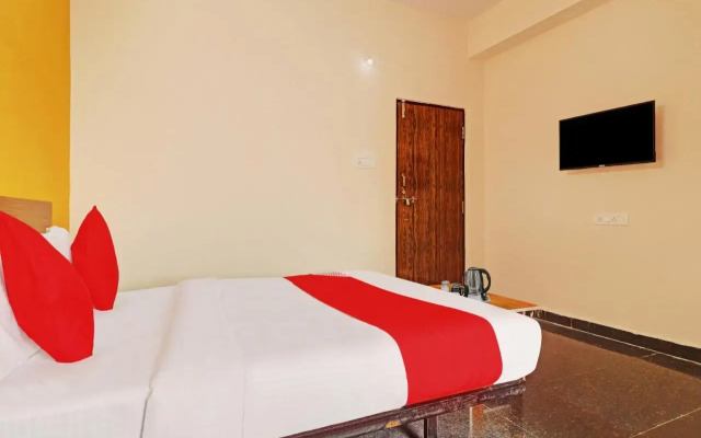 OYO Flagship 806332 Sai Mansion