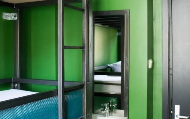 Crossroads Hostel Amsterdam