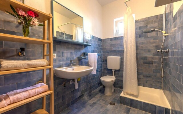 Amazing Home in Vinisce With Wifi and 2 Bedrooms