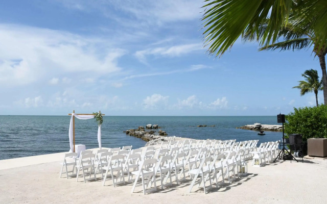 Faro Blanco Resort & Yacht Club Marathon, Curio by Hilton