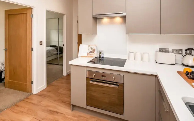 Luxury Reading Apartment