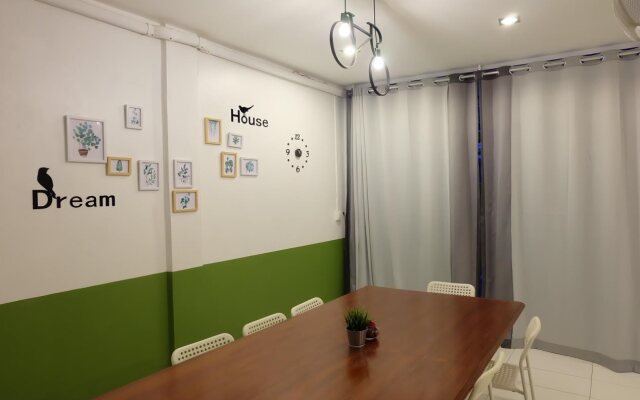 Manii hostel Asoke