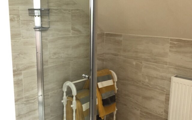 Country Retreat Sleeps 2 Near Cymyran Beach