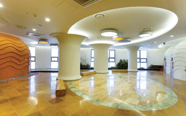 Mayhills Resort