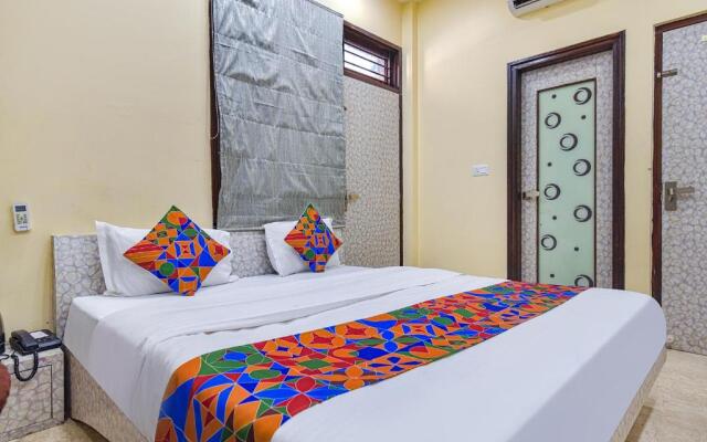 Fabhotel The Castle Homestay Inn