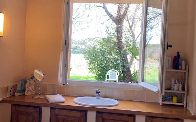 Beautiful Rustic Farmhouse Apartment With Pool