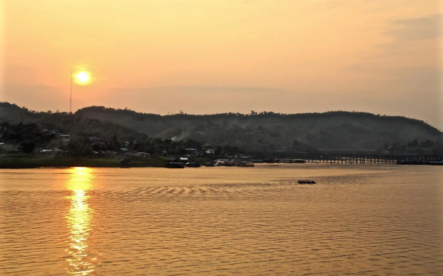 Phornpailin Riverside Resort