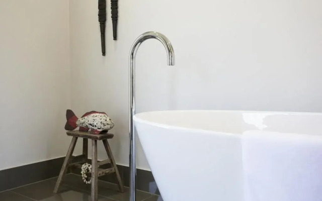 Lilies on Lovedale Estate - Heated Pool and Spa