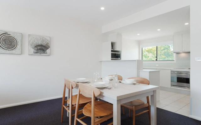 245 Pacific Blue 265 Sandy Point Rd air conditioned unit with resort facilities and linen supplied – Guest Rooms – Salamander Bay