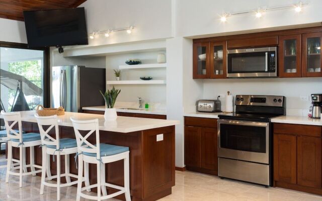 Casa Woodbine Beachfront House