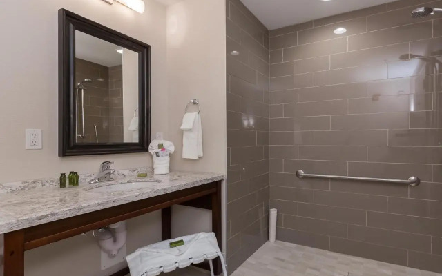 Best Western Plus Chestermere Hotel