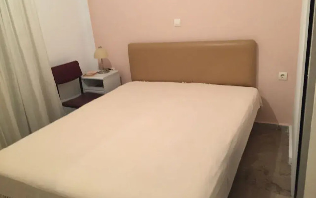 Spacious 3 Bedroom 5bed Apartment - Adults Only
