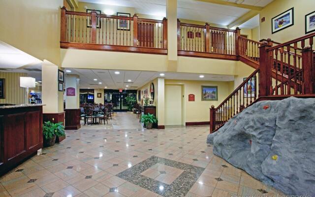 Holiday Inn Express & Suites Charlotte Arpt-Belmont by IHG