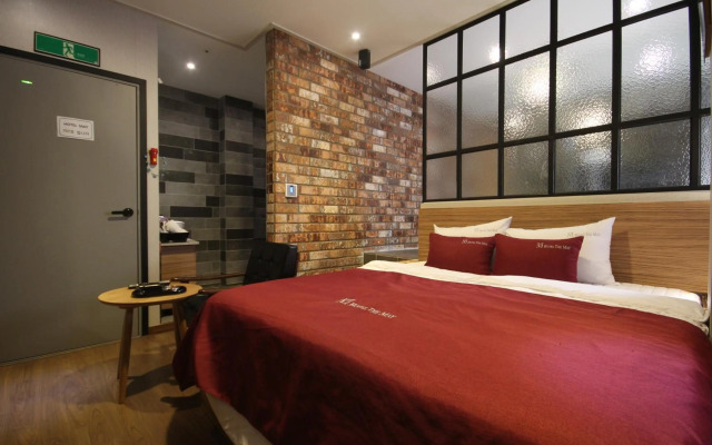 Hotel The May