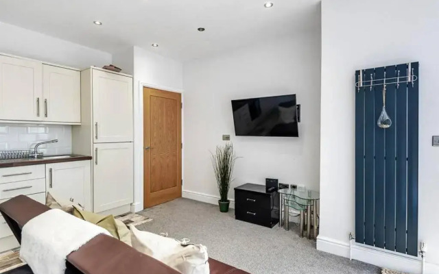 Locket Studio - Cosy Apartment with Balcony