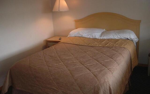 Fels Three Crown Motel