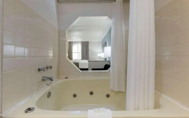 Quality Inn & Suites North