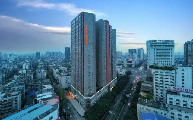 Vienna Classic Hotel (Kuanzhai Alley Luomashi Subway Station)