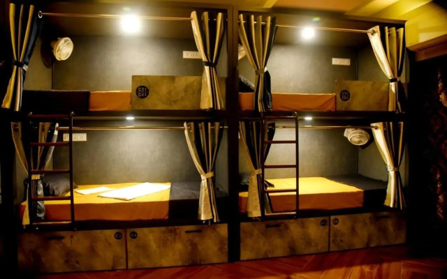 Charyana Hotel Ac Dormitory - Hostel