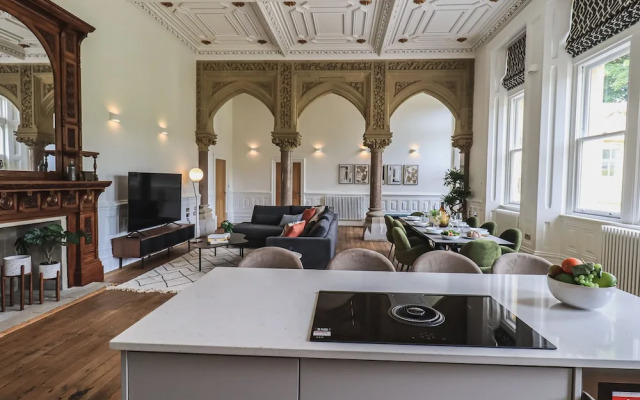 The Wilfred Suite Stone Cross Mansion