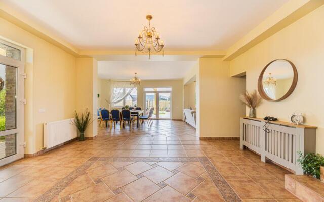 Orchard Villa