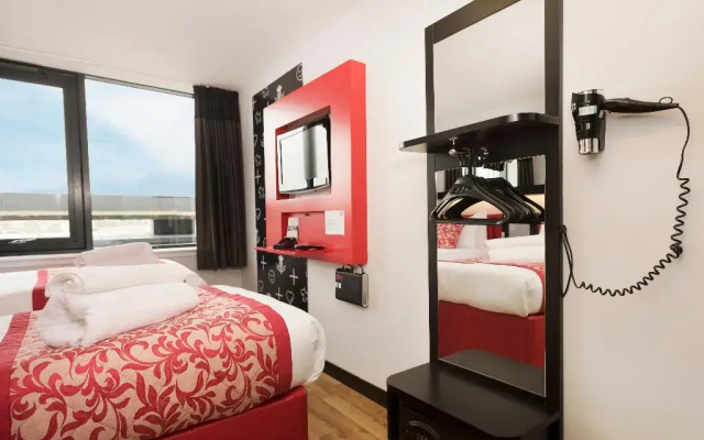 Garner Edinburgh Haymarket by IHG