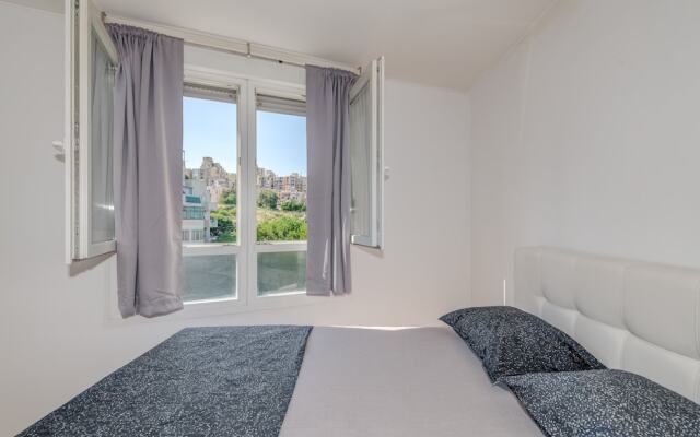 Charming Apartment With Balcony With the sea View