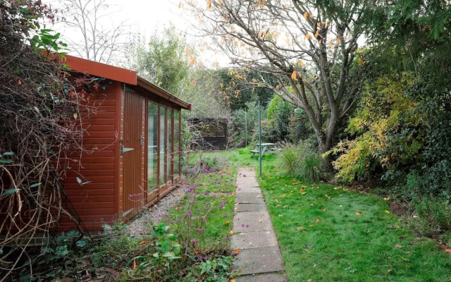 Hassocks Hideaway With Parking Garden