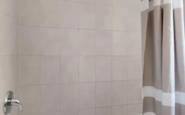 Relaxed Vibe Near Beach Parking Fast Wi-fi