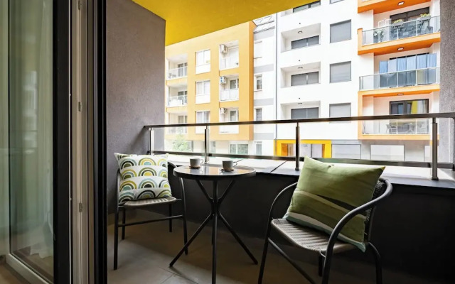 WestSide Garden Apartments by Urbanrent