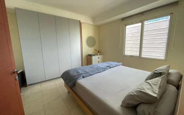 Cozy 2BR Apt Right Next to Central Park Mall