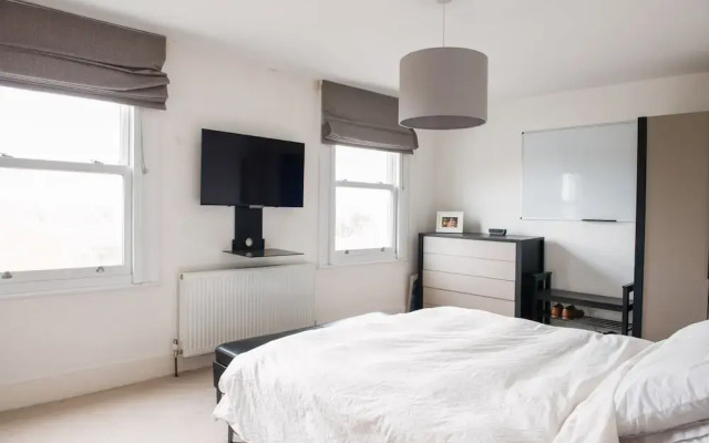 Cosy Two Storey 1 Bedroom Flat in Battersea