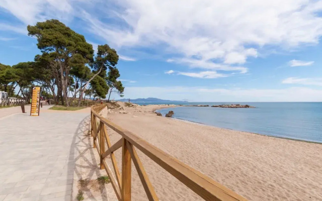 Luxurious Holiday Home in L'escala With Swimming Pool