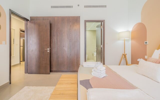 Charming Tropical Apartment Minutes To Dubai Mall