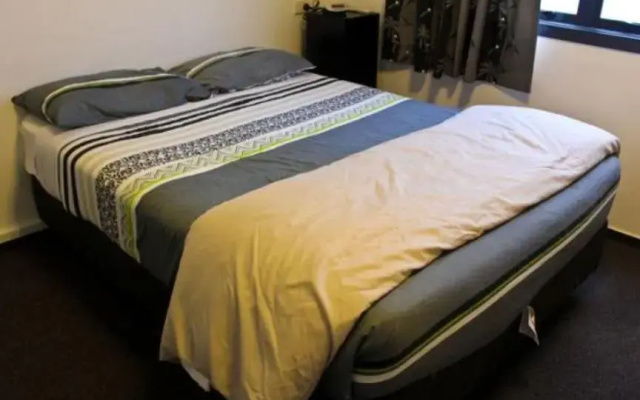 Eagles Nest Backpackers
