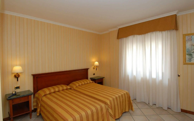 Hotel Mir